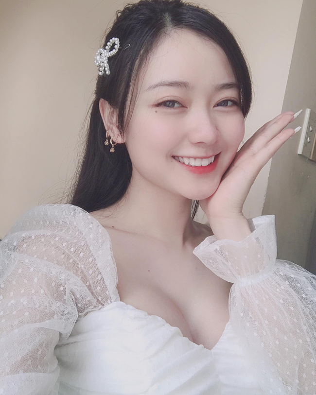 Khó có thể nhận ra đây là hot girl ảnh thẻ giản dị ngày nào. 
