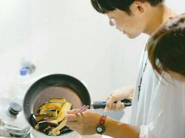 Bạn trẻ - Cuộc sống - Bí mật ẩn giấu phía sau hộp cơm trưa chồng làm cho vợ mỗi ngày