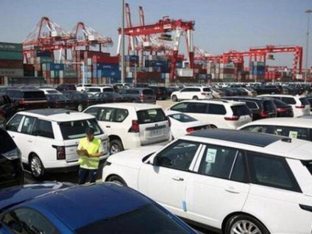 Thị trường - Tiêu dùng - Nhập khẩu ô tô nguyên chiếc tăng vọt hơn 92%
