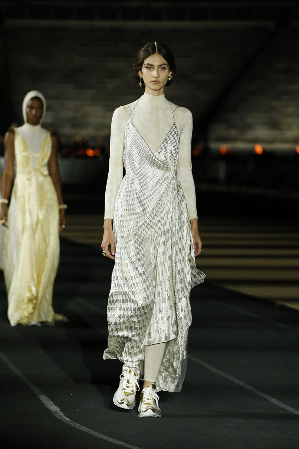 7 xu hướng ấn tượng từ các bộ sưu tập Cruise 2022 - 11