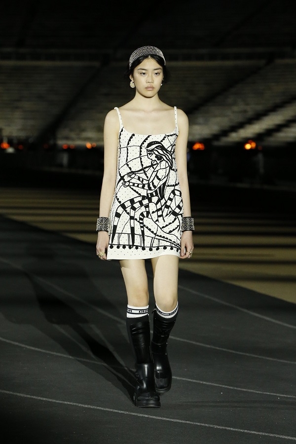 7 xu hướng ấn tượng từ các bộ sưu tập Cruise 2022 - 5