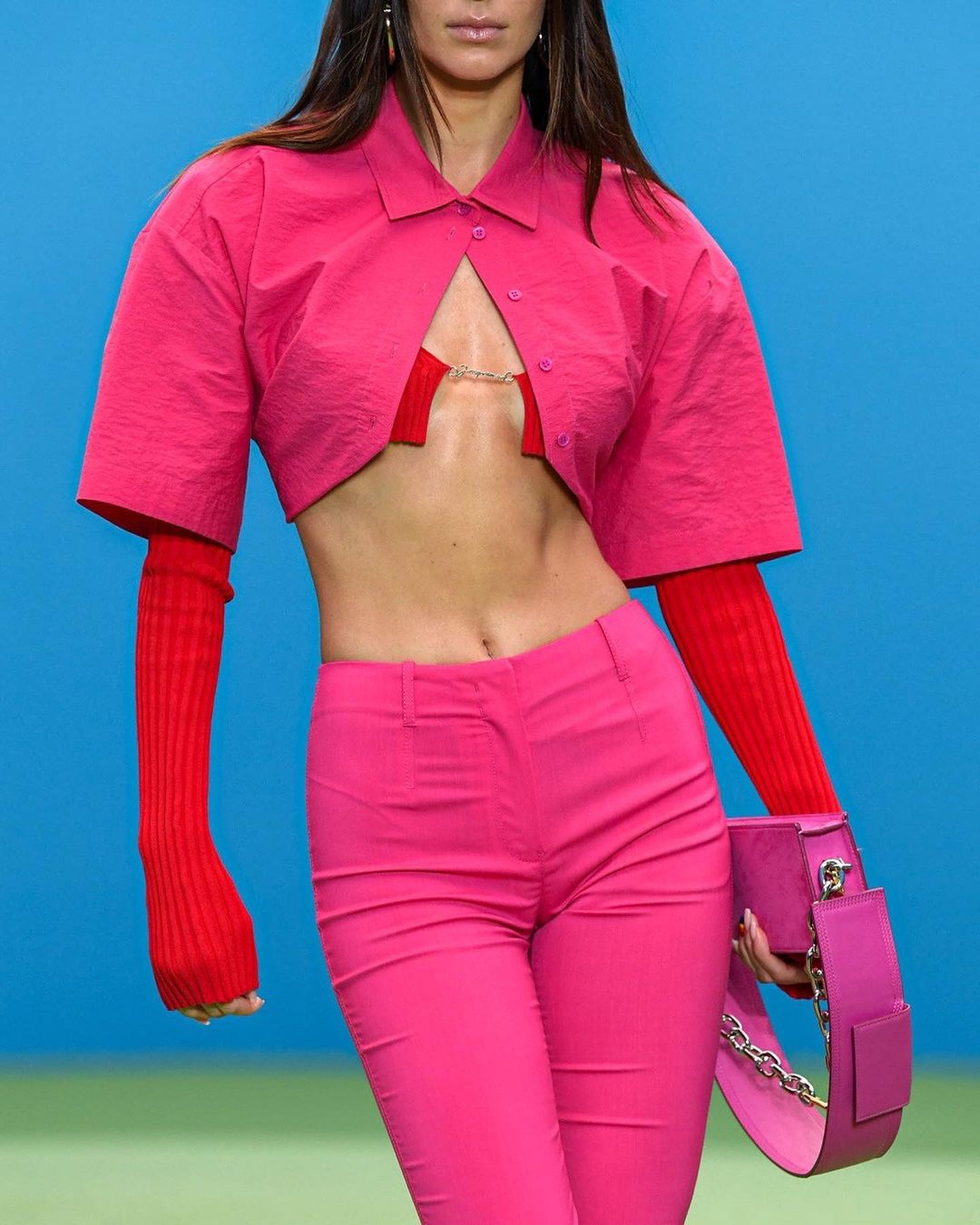 Kendall Jenner nổi bật so với&nbsp;các người mẫu cùng trình diễn.