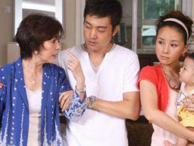 Bạn trẻ - Cuộc sống - Con trai đi "tay vịn" mẹ chồng nói là chuyện thường, tôi tặng món quà khiến bà tái mặt