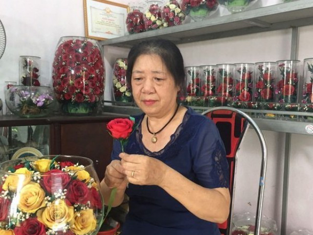 Thị trường - Tiêu dùng - Nữ giúp việc khởi nghiệp tuổi 50, thu tiền tỷ từ hoa bất tử