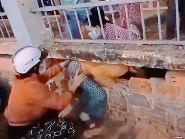 Tin tức trong ngày - 500 người "bỏ trốn" khỏi Bệnh viện Đa khoa tỉnh Bình Thuận, bác sĩ khóc