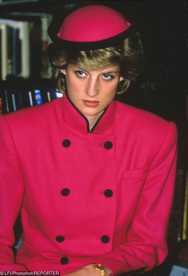 14 thiết kế váy áo màu hồng sành điệu của công nương Diana - 11