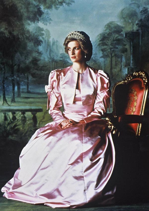 14 thiết kế váy áo màu hồng sành điệu của công nương Diana - 7