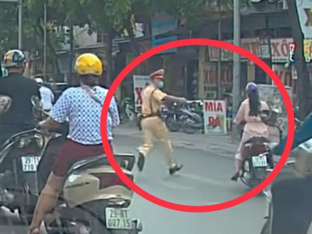 Tin tức trong ngày - Clip: Nữ “ninja lead” luồn lách tháo chạy, nam CSGT chặn xe bất thành