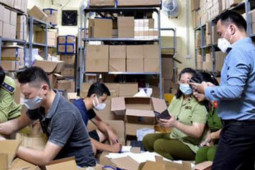 Thị trường - Tiêu dùng - Kho mỹ phẩm nhãn nước ngoài lớn nhất từ trước tới nay: Giá 40 nghìn đồng/lọ