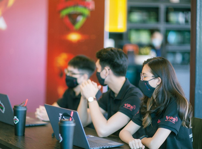 “Huyền thoại phái sinh” là thao trường mới lạ, nơi mọi nhà đầu tư đều có thể thử sức.