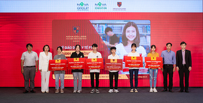 Một số học sinh đã nhận được học bổng trong Campus Tour - Chương trình Tư vấn hướng nghiệp