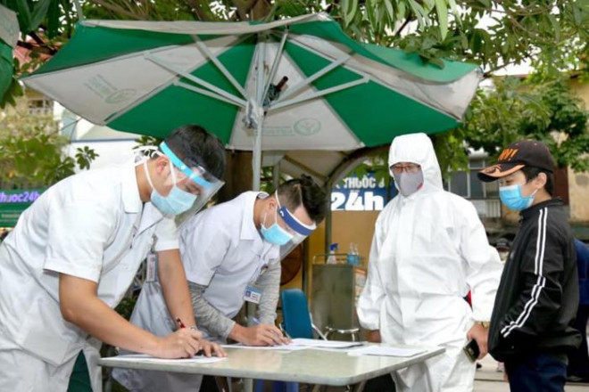 Kiểm soát sàng lọc phòng Covid-19 thực hiện nghiêm ngặt tại Bệnh viện Việt Đức