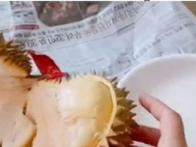 Thị trường - Tiêu dùng - Khoe quả sầu riêng ăm ắp múi chỉ có "25k", cô gái khiến cư dân mạng bật ngửa vì sự thật phía sau