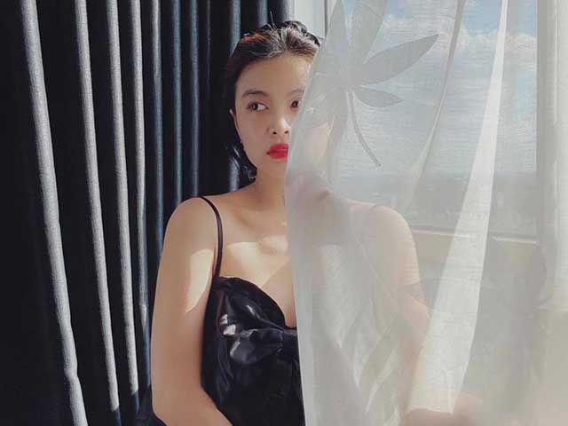 Thời trang - Hoàng Thuỳ Linh mặc đồ ngủ đơn giản mà gợi cảm, nhận cơn mưa lời khen