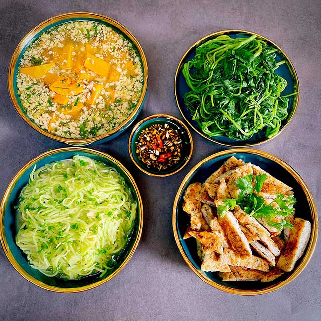 - Canh bí đỏ nấu thịt

- Chả cá thác lác chiên

- Su su xào

- Rau khoai lang luộc
