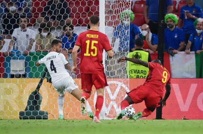 Hạ gục Bỉ, Italia (áo trắng) giành vé vào bán kết EURO 2020