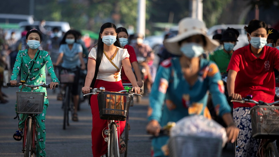 3 khu vực ở Myanmar phải áp dụng lệnh phong tỏa vì số ca nhiễm Covid-19 gia tăng. Ảnh: Reuters