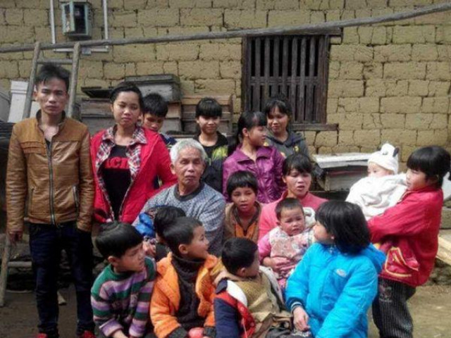 Thế giới - Cụ ông lấy vợ xinh kém 30 tuổi, sử dụng độc chiêu níu chân khiến ai nấy choáng váng