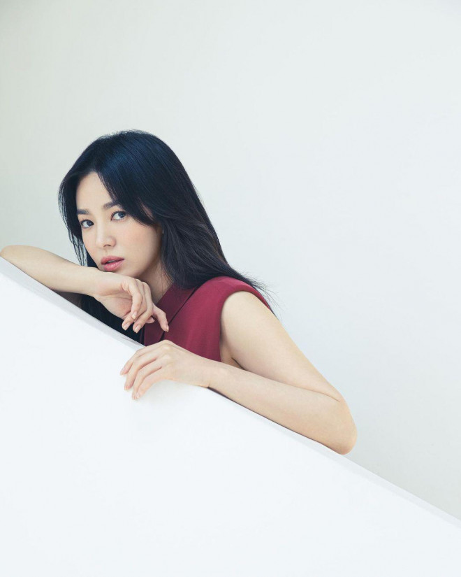 Song Hye Kyo tung ảnh thời trang mới, nhìn cứ ngỡ cao đến 1m70 - 1