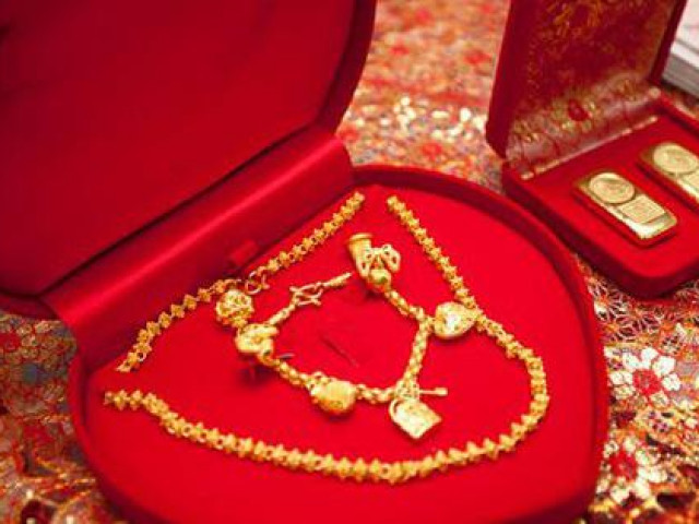 Bạn trẻ - Cuộc sống - Nhà chồng tuyên bố tặng 10 cây vàng nhưng ra điều kiện cô dâu "đi cửa sau"