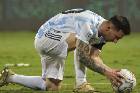 Messi lại lập "siêu phẩm" khó tin: Bí ẩn tuyệt chiêu đá phạt dễ hơn sút pen