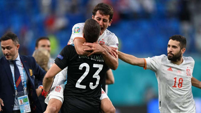 Dị thường cả 4 đội tuyển thắng tứ kết EURO đều mặc cùng một màu áo trắng - 3