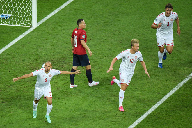 Dị thường cả 4 đội tuyển thắng tứ kết EURO đều mặc cùng một màu áo trắng