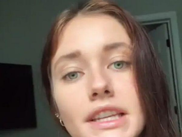 Phi thường - kỳ quặc - Cô gái sống cùng 3 ông bố, đến năm 10 tuổi mới biết "cha đẻ" là ai và lý do đặc biệt phía sau