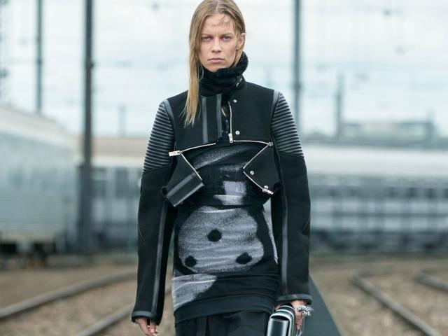 Thời trang - Givenchy đưa phong cách thanh niên Paris lên sàn diễn