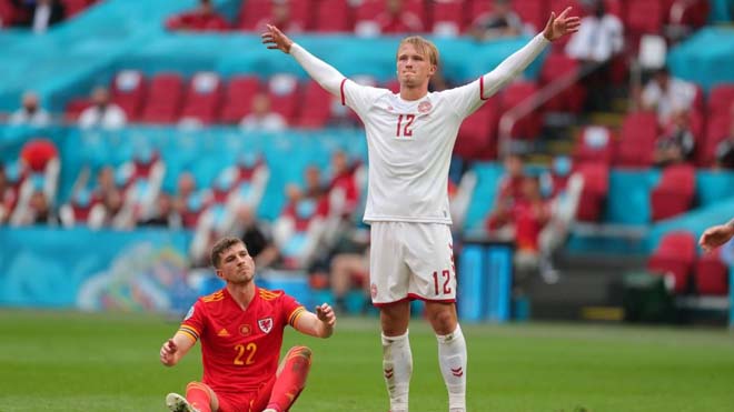 Kasper Dolberg (áo trắng) tỏa sáng rực rỡ ở EURO 2020
