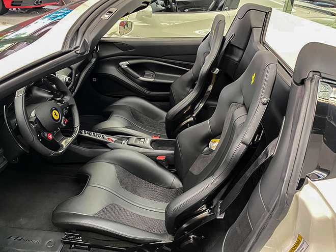 Chi tiết siêu xe Ferrari F8 Tributo màu trắng độc nhất Việt Nam - 7