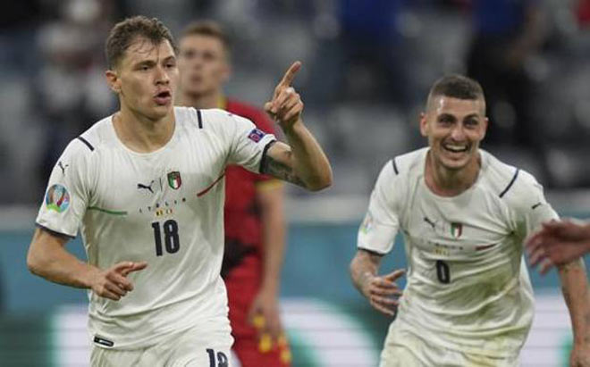 Tiền vệ Barella (số 18) mở tỷ số khi Italia thắng Bỉ 2-1 ở vòng tứ kết EURO 2020