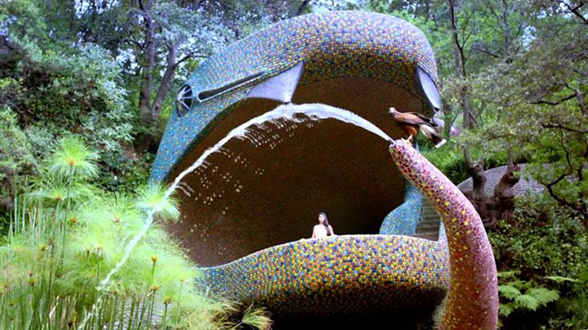 Những căn hộ kỳ lạ ở Quetzalcoatl: Quetzalcoatl's Nest là một loạt các căn hộ được thiết kế đại diện cho các sinh vật trong truyền thuyết. Ví dụ con rắn khổng lồ hay&nbsp;một loài chim&nbsp;huyền thoại nổi tiếng ở Mexico, và những căn hộ này không gì khác là tác phẩm nghệ thuật.