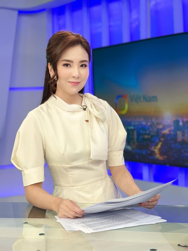 “MC đẹp nhất VTV” phản ứng khi bị cộng đồng mạng bình luận kém duyên - 1