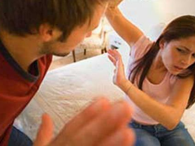 Bạn trẻ - Cuộc sống - Con vừa được 3 tháng, vợ quyết định ra tòa ly hôn khi nhìn thấy đoạn clip "đen tối" trong máy tính chồng!