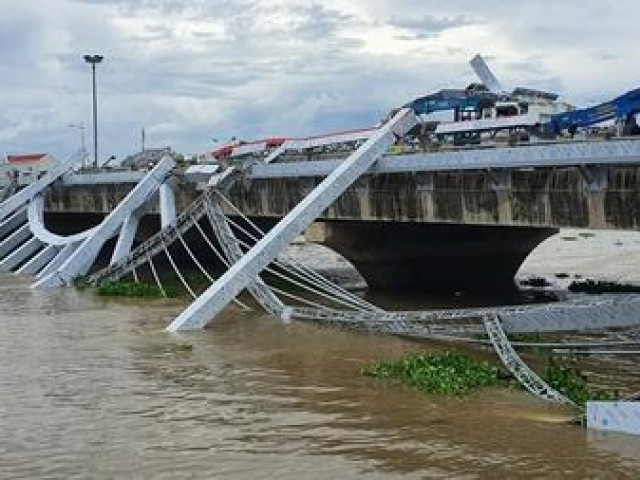 Tin tức trong ngày - Sập toàn bộ lan can trang trí cầu Maspero ở Sóc Trăng