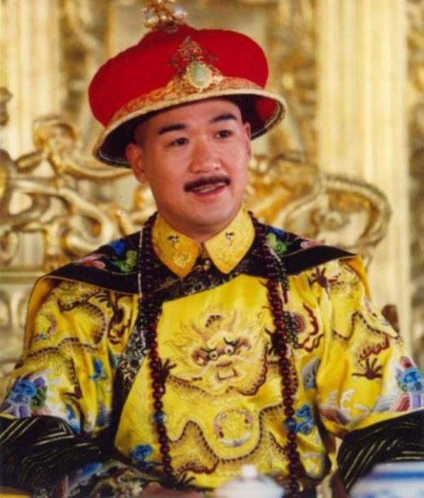 Bộ ba diễn viên ‘Tể tướng Lưu Gù’ sau 25 năm: ‘Hòa Thân’ Vương Cương sống đời vương giả - 11