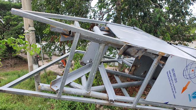 Sập toàn bộ lan can trang trí cầu Maspero ở Sóc Trăng - 1