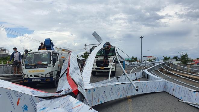 Sập toàn bộ lan can trang trí cầu Maspero ở Sóc Trăng - 5