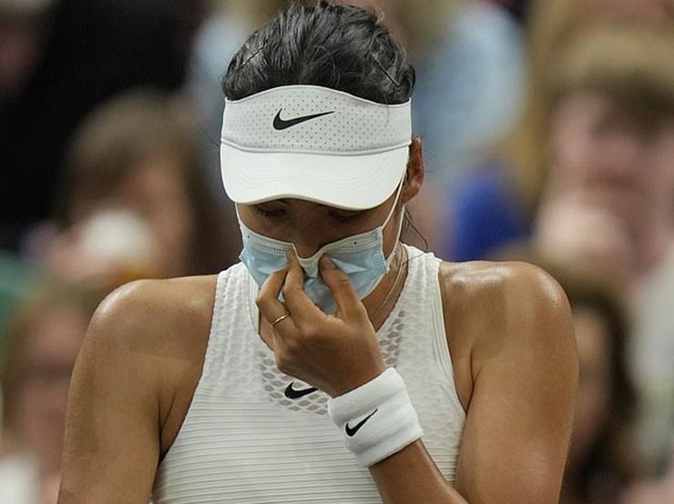 Hot girl 18 tuổi bỏ Wimbledon trong nước mắt, dư luận chỉ trích những kẻ ăn theo - 3