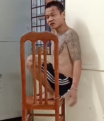 Vũ Đình Bách tại trụ sở công an.