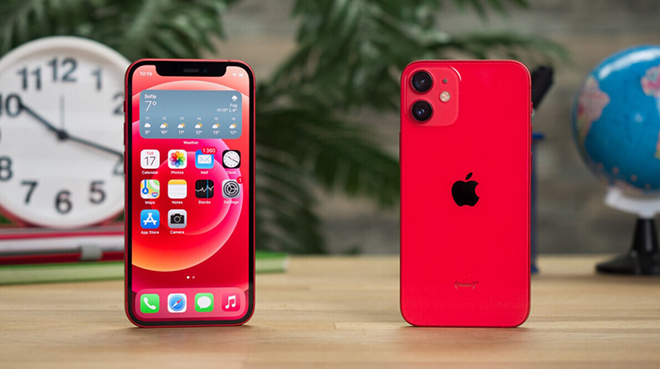 iPhone 12 đỏ.