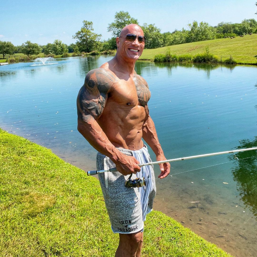 The Rock' Dwayne Johnson vừa ngủ dậy đã tập cardio