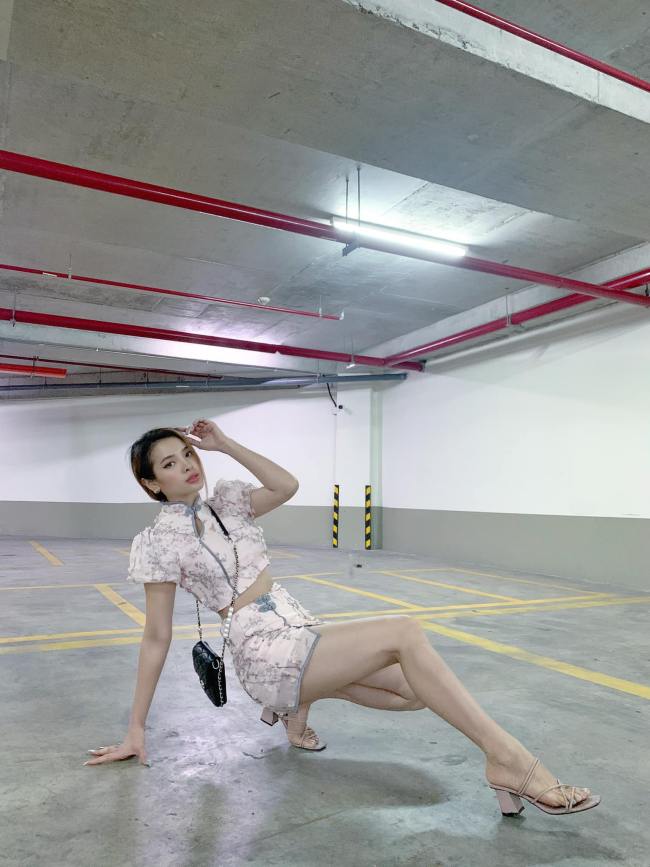 Theo Phương Trinh Joile, buổi sáng là thời điểm thích hợp nhất để tập luyện, tốt cho việc hít thở và mang lại tinh thần phấn chấn cho 1 ngày dài.
