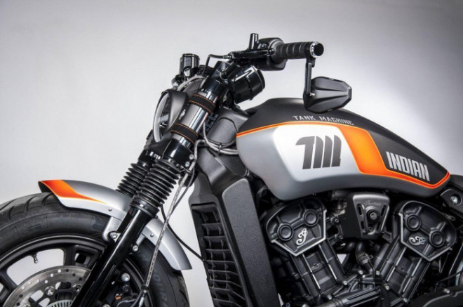 Indian Scout Bobber Sixty Neon Limited Edition ra mắt với màu huỳnh quang bắt mắt
