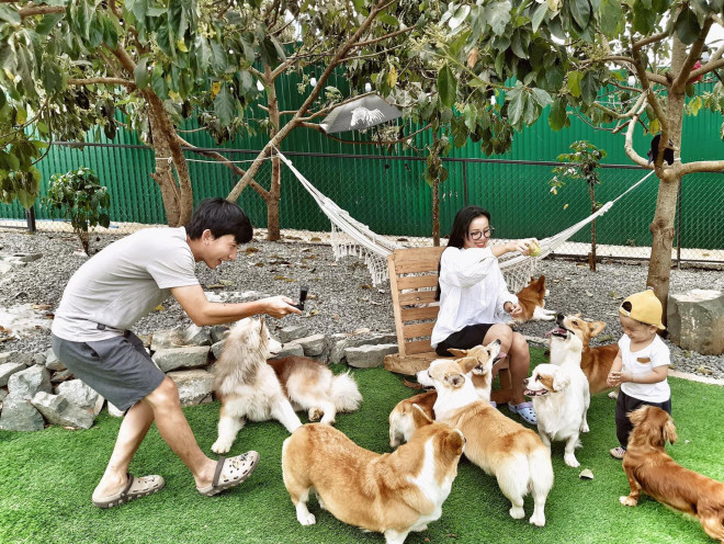 Hành trình xuyên Việt trên 'ngôi nhà di động' của cặp đôi 9x - 11