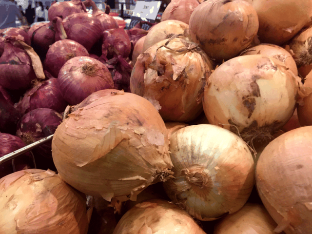 Sức khỏe đời sống - Công dụng lạ từ món nước ép hành tây