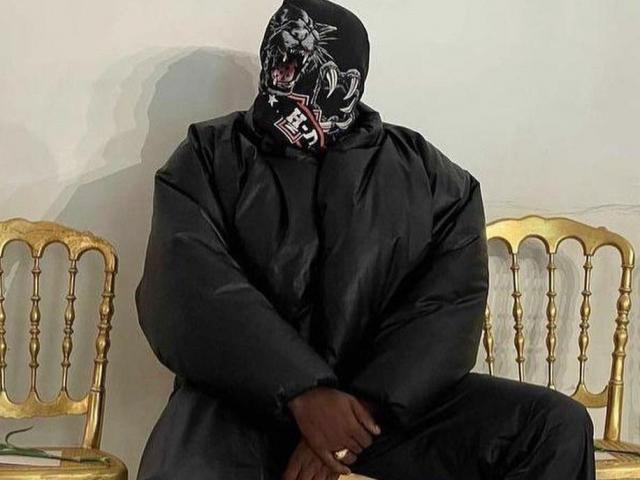 Thời trang - Kanye West gây ồn ào khi để lộ thiết kế mới của YeezyxGap