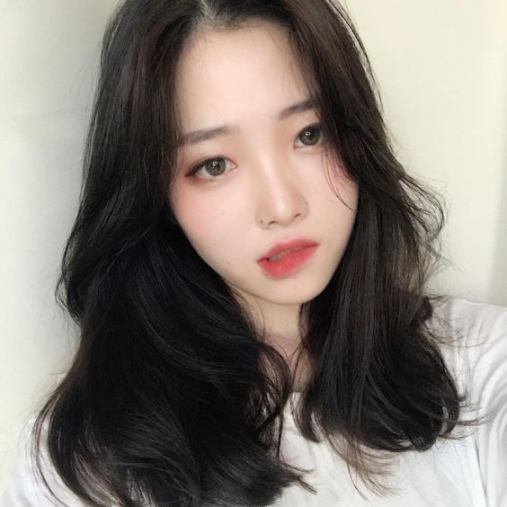 Tóc bồng bềnh Hàn Quốc: Tóc bồng bềnh Hàn Quốc là xu hướng thịnh hành trong thời gian gần đây. Với mái tóc này, bạn sẽ trông xinh đẹp, dịu dàng và cực kỳ quyến rũ. Kiểu tóc này phù hợp với nhiều sự kiện, từ dạo phố đến tiệc tùng. Hãy xem ảnh liên quan để cập nhật các kiểu tóc bồng bềnh Hàn Quốc đang thu hút được giới trẻ yêu thích.