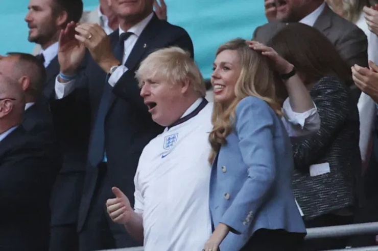 Thủ tướng Boris
Johnson cũng có mặt trong thời khắc lịch sử của ĐT Anh